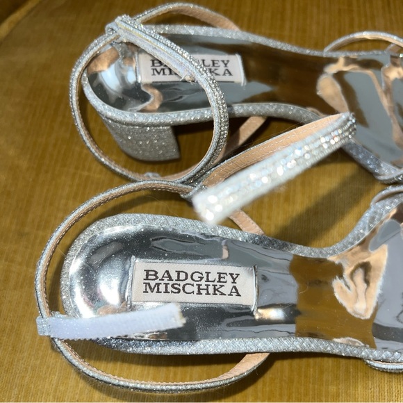 Badgley Mischka women\'s Silver Jeweled Strappy Block Heel Bridal Shoe 7 1/2